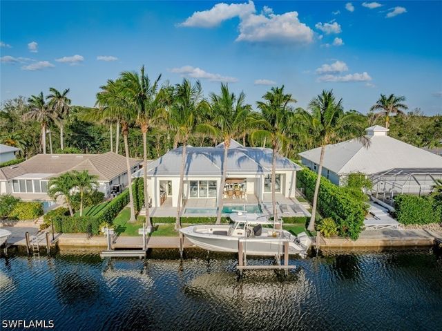1880 SANDPIPER ST, Naples, FL 34102