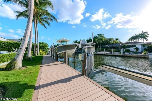 1880 SANDPIPER ST, Naples, FL 34102