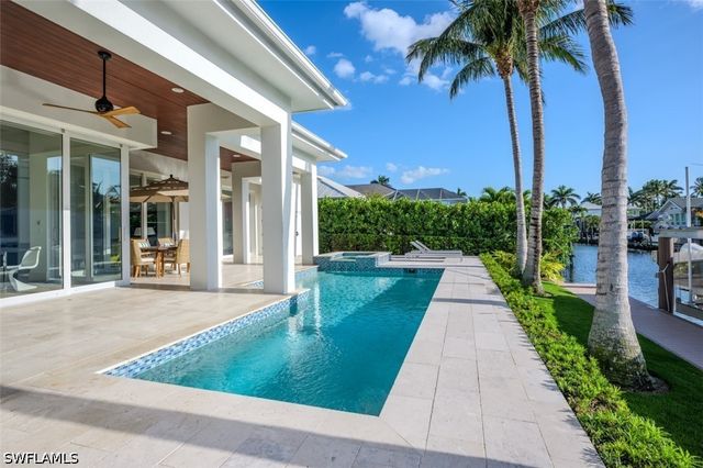 1880 SANDPIPER ST, Naples, FL 34102