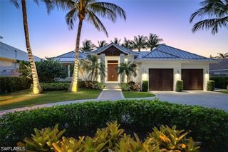 1880 SANDPIPER ST, Naples, FL 34102