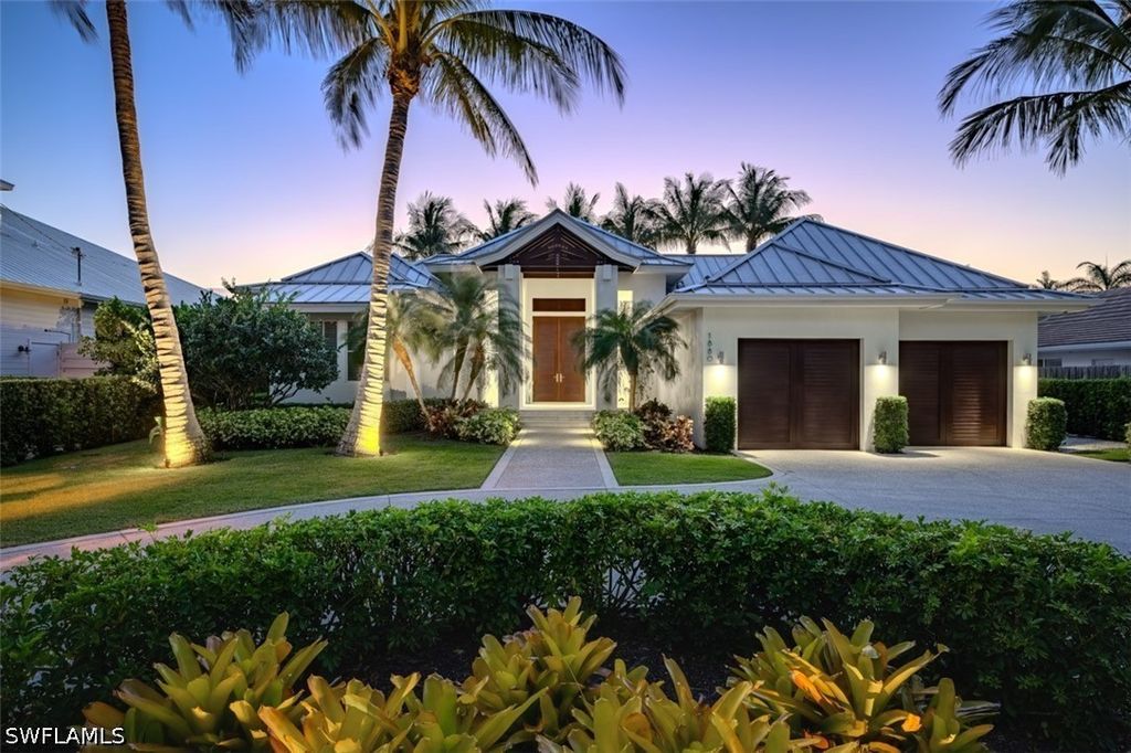 1880 SANDPIPER ST, Naples, FL 34102
