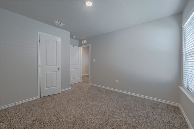 105 Donegal St, Sinton, TX 78387