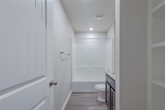 105 Donegal St, Sinton, TX 78387