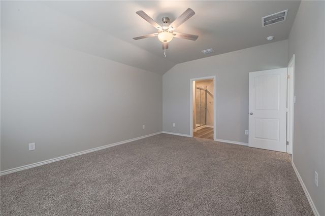 105 Donegal St, Sinton, TX 78387