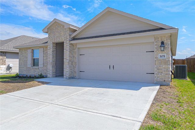 105 Donegal St, Sinton, TX 78387