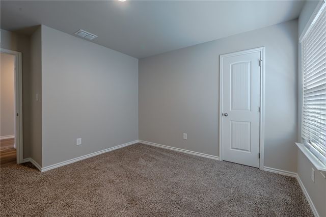 105 Donegal St, Sinton, TX 78387