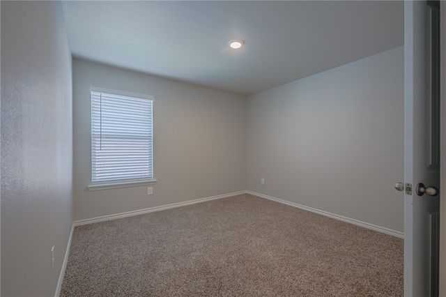 105 Donegal St, Sinton, TX 78387