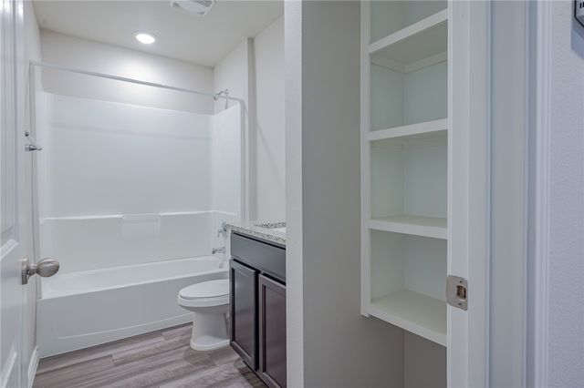 105 Donegal St, Sinton, TX 78387