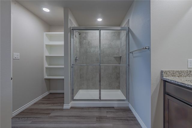 105 Donegal St, Sinton, TX 78387