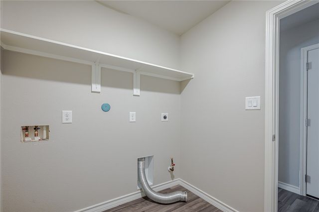 105 Donegal St, Sinton, TX 78387