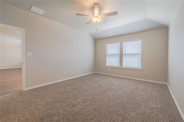 105 Donegal St, Sinton, TX 78387