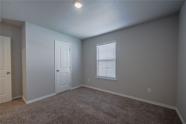 105 Donegal St, Sinton, TX 78387