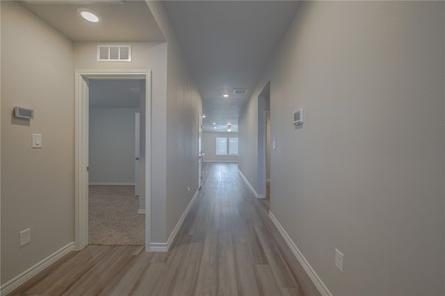 105 Donegal St, Sinton, TX 78387