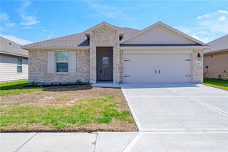 105 Donegal St, Sinton, TX 78387