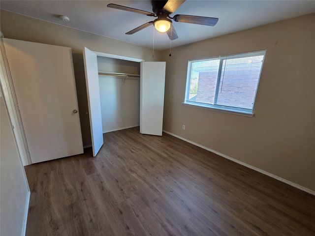 2326 Kingsway Drive, Arlington, TX 76012