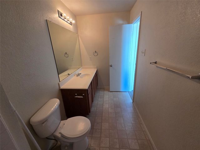 2326 Kingsway Drive, Arlington, TX 76012