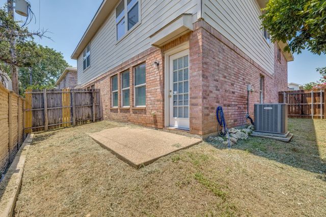 2326 Kingsway Drive, Arlington, TX 76012