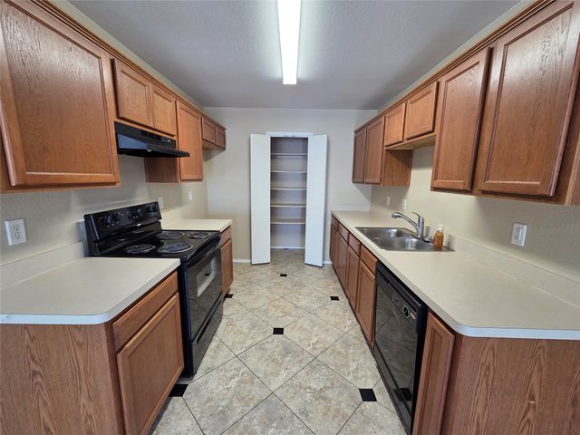 2326 Kingsway Drive, Arlington, TX 76012