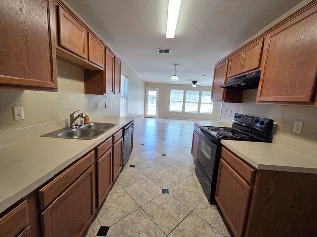 2326 Kingsway Drive, Arlington, TX 76012