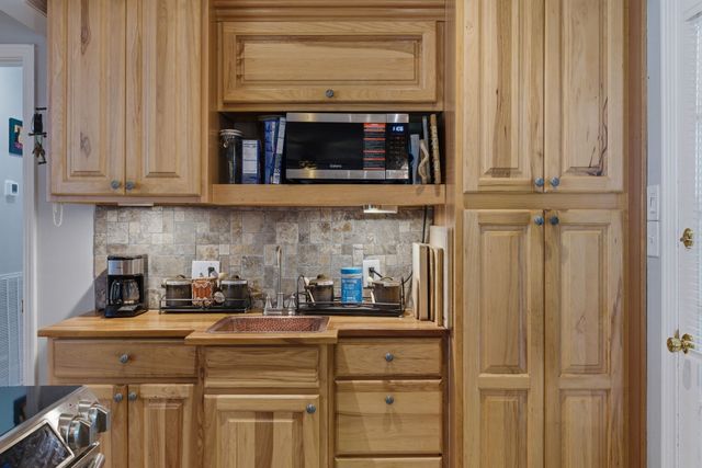 1047 Mitchell Rd, Nashville, TN 37206