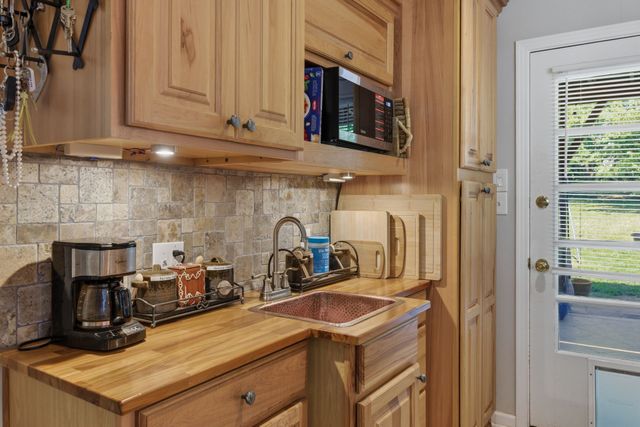 1047 Mitchell Rd, Nashville, TN 37206