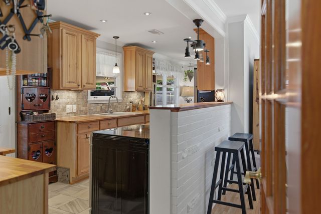 1047 Mitchell Rd, Nashville, TN 37206