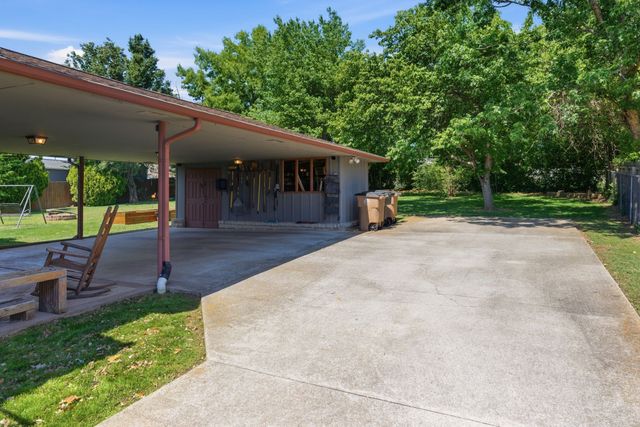 1047 Mitchell Rd, Nashville, TN 37206
