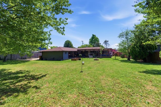 1047 Mitchell Rd, Nashville, TN 37206