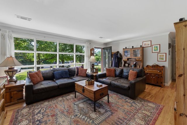1047 Mitchell Rd, Nashville, TN 37206