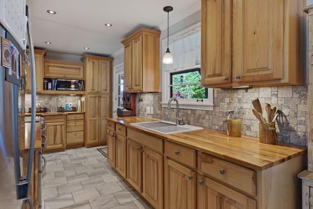 1047 Mitchell Rd, Nashville, TN 37206