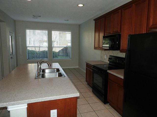 83 W Twinvale Loop, The Woodlands, TX 77384