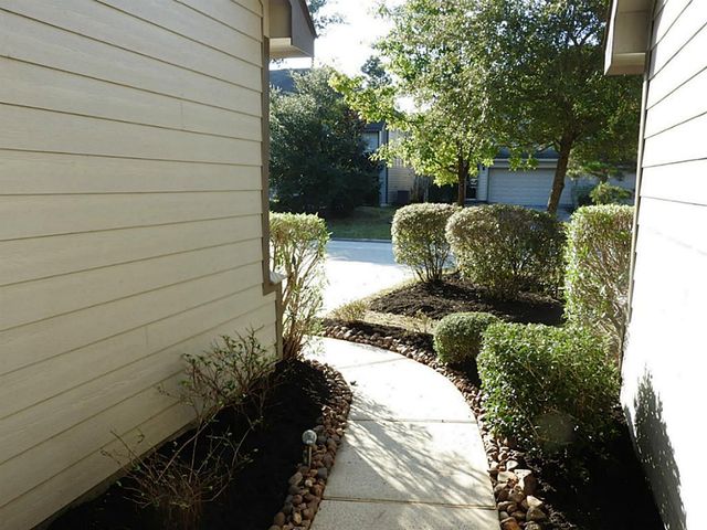 83 W Twinvale Loop, The Woodlands, TX 77384