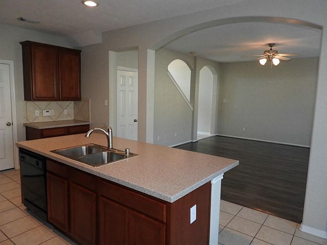 83 W Twinvale Loop, The Woodlands, TX 77384