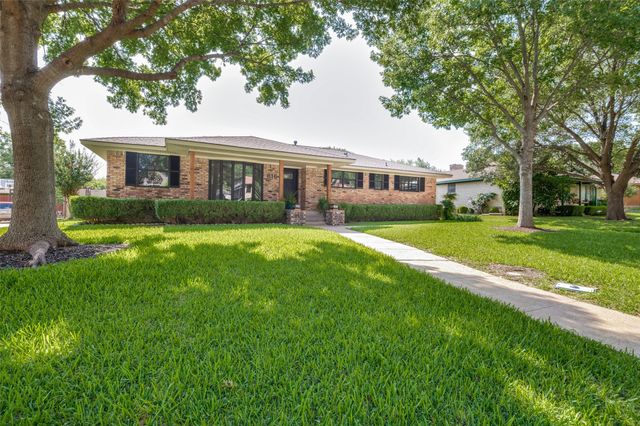 816 Misty Glen Drive, Desoto, TX 75115