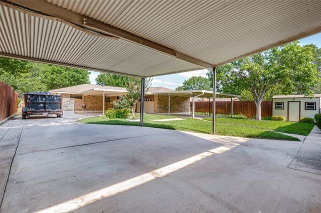 816 Misty Glen Drive, Desoto, TX 75115