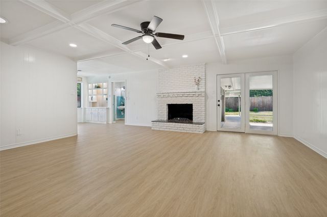 816 Misty Glen Drive, Desoto, TX 75115