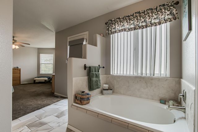 10348 Docena Place NW, Albuquerque, NM 87114