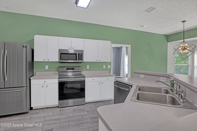 550 Sauders Road SE, Palm Bay, FL 32909