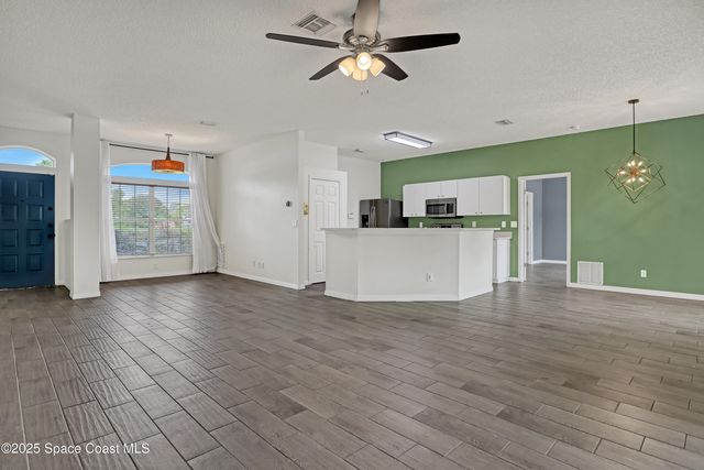 550 Sauders Road SE, Palm Bay, FL 32909