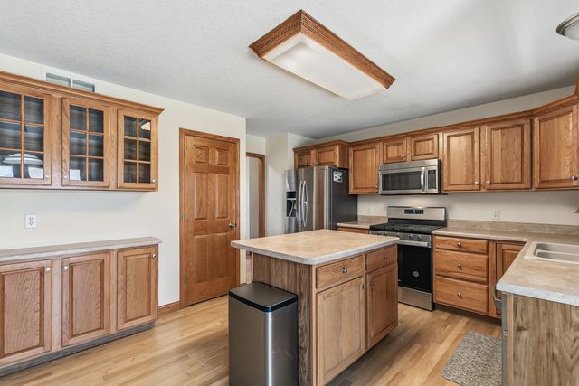 11 JACOB Drive, Eldridge, IA 52478