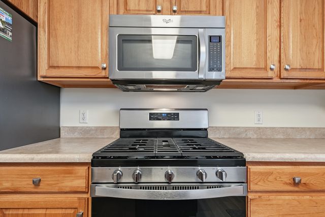11 JACOB Drive, Eldridge, IA 52478