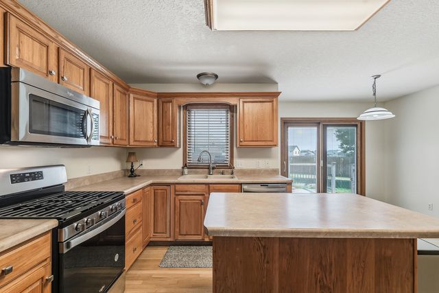 11 JACOB Drive, Eldridge, IA 52478