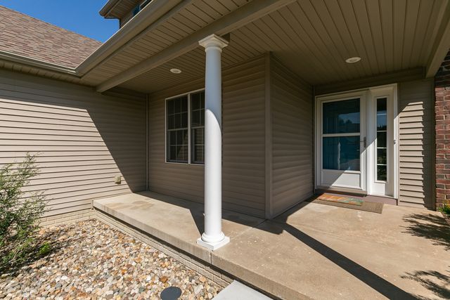 11 JACOB Drive, Eldridge, IA 52478