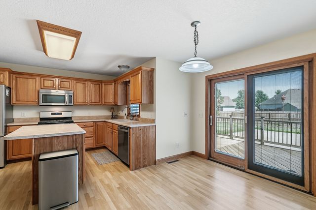 11 JACOB Drive, Eldridge, IA 52478
