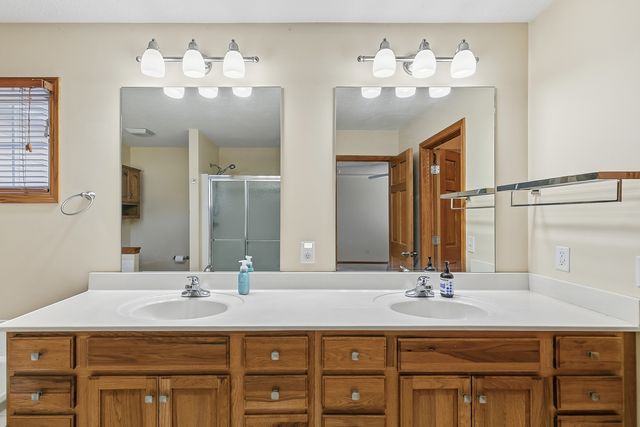 11 JACOB Drive, Eldridge, IA 52478