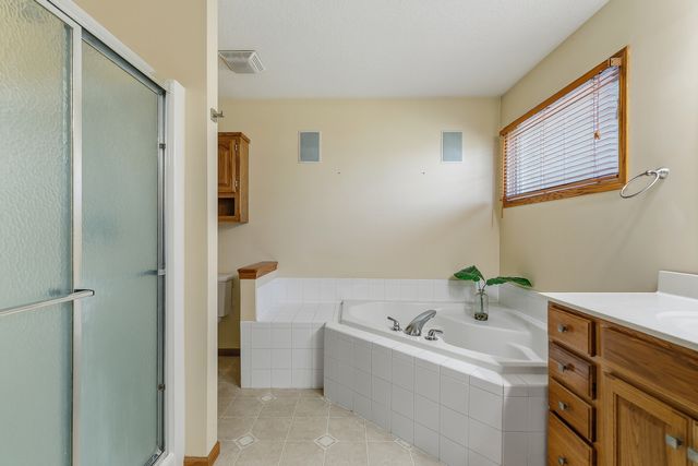 11 JACOB Drive, Eldridge, IA 52478
