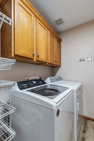 11 JACOB Drive, Eldridge, IA 52478