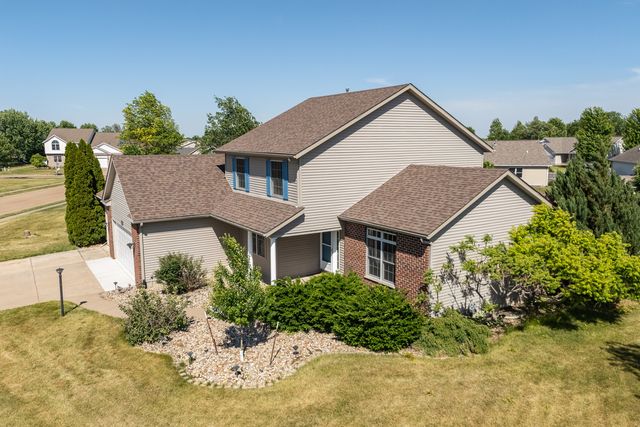11 JACOB Drive, Eldridge, IA 52478