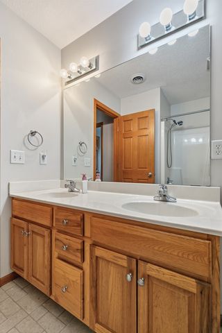 11 JACOB Drive, Eldridge, IA 52478