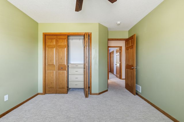 11 JACOB Drive, Eldridge, IA 52478